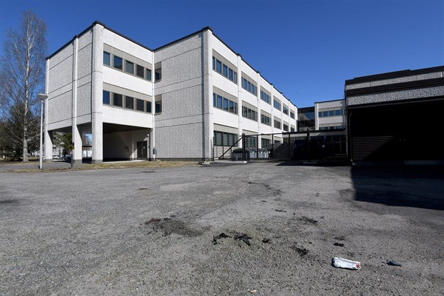 En kvinna avled på lördagsförmiddagen i Karleby. Händelsen inträffade på Salutorget i närheten av stadshuset.
