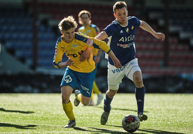 Kraft fick en blytung start på division 2-säsongen då man nollades i Uleåborg. Bilden från träningsmatchen mot Vasa IFK 17 april.