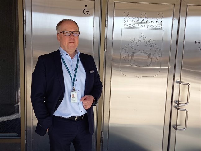 Timo Lahtinen säger att det är en fördel för Kosek att verka i stadshuset.