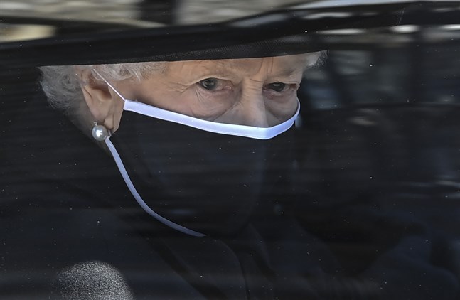 Storbritanniens regent drottning Elizabeth anländer till prins Philips begravning. Arkivbild.