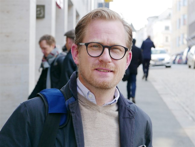 Joachim Thibblin, Svenska Teaterns teaterchef, säger att teatrarna inte har fått de svar de behöver av Kulturministeriet vad gäller stödpaket.