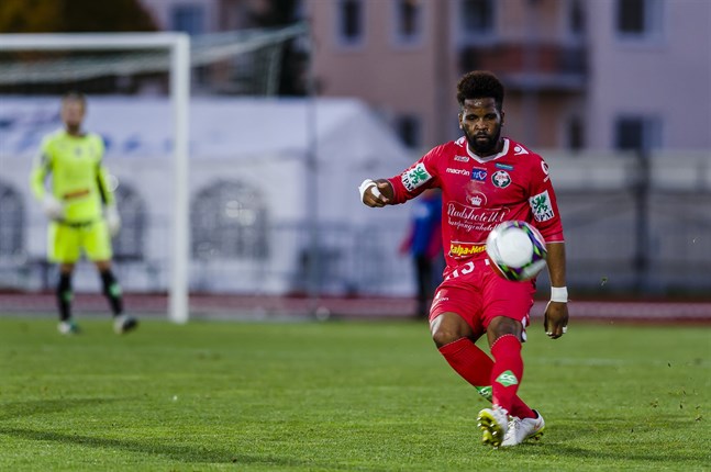 Fortuné Macomba är inte ett helt obekant namn för den österbottniska fotbollspubliken. Säsongen 2016 spelade han med FF Jaro.
