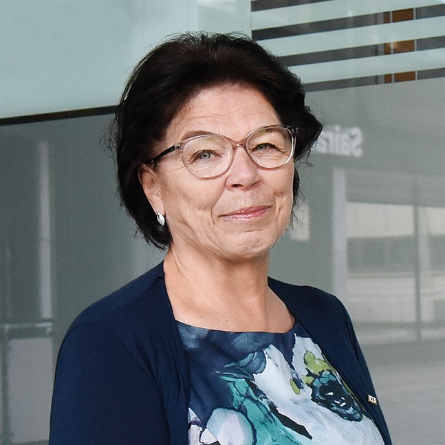 Supers ordförande Silja Paavola anser att en större del av vårdpersonalen bör få förtur i vaccinationskön.