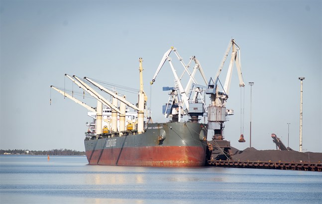 Gerdt Oldendorff, byggd 2014, trafikerar under portugisisk flag. Denna panamax kan bära 80 874 tonn och den är 229 meter lång och 32,3 meter bred. Fartyget besökte Karleby hamn i veckan.