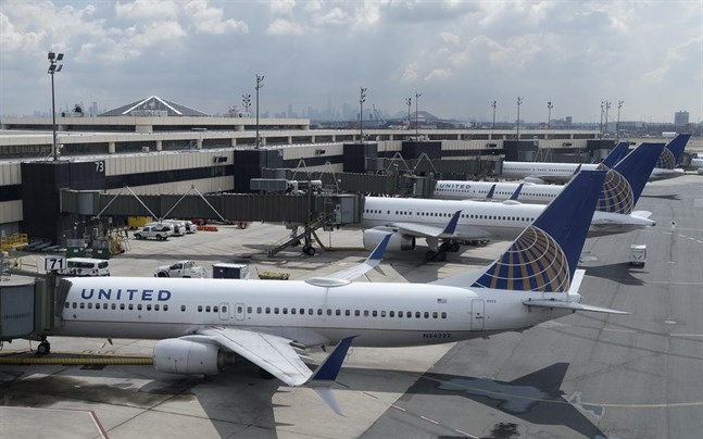 Flygplan tillhörande United Airlines vid Newarks flygplats i USA.