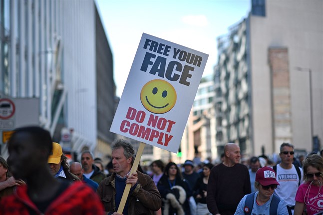 Demonstrationer mot coronarestriktioner i London.