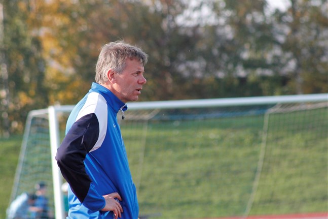 Det var ett steg i rätt riktning igen, konstaterade Peter Sundlin efter söndagens träningsmatch i Jakobstad.