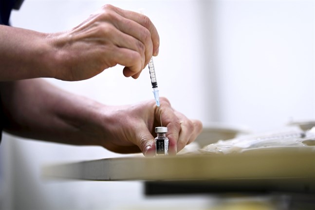 Den som vill bli vaccinerad mot coronaviruset får information om lediga tider genom att hålla koll på kommunernas sajter.