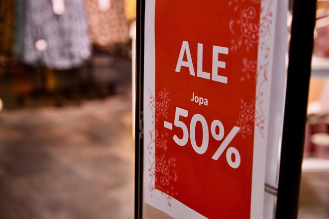 Finlands Näringsliv EK räknar med en konjunkturuppgång i sommar. I synnerhet kommunikationstjänsterna och handeln förväntas ha god efterfrågan.