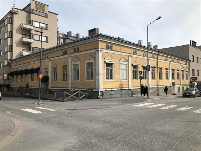 Den rappade fasaden på Labbartska huset ska renoveras i vår.