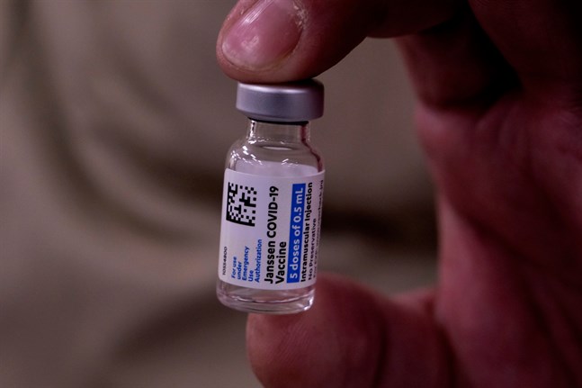 Johnson & Johnsons vaccin väntar i lager på att EMA ska ge rekommendationer om hur det ska användas.