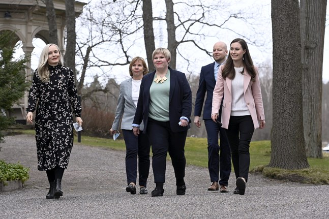 Ministrarna Maria Ohisalo, Anna-Maja Henriksson, Jussi Saramo, Annika Saarikko och statsminister Sanna Marin.