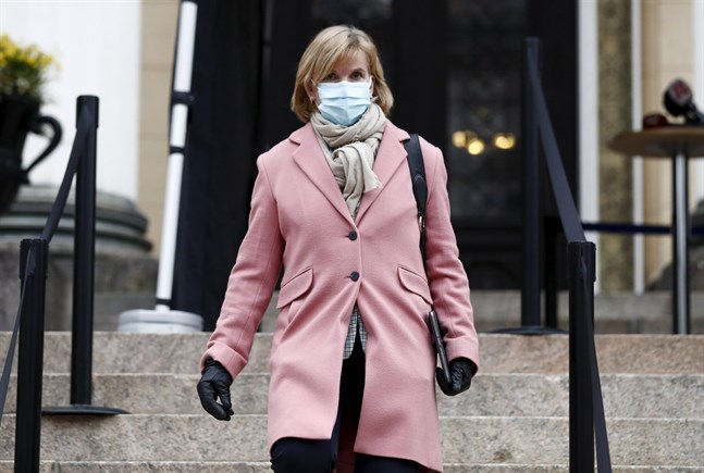 Anna-Maja Henriksson är justitieminister och SFP-ordförande. De senaste dagarna har hon suttit i tuffa förhandlingar tillsammans med de fyra andra av regeringens partiordföranden.