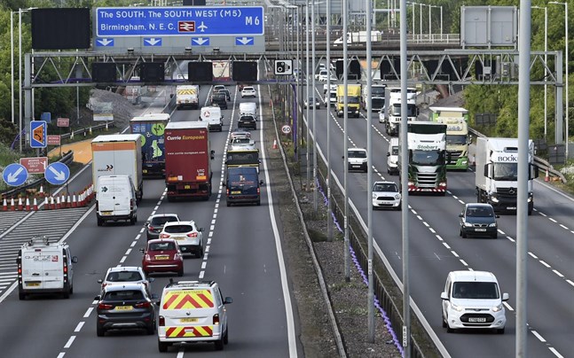 Trafik på M6-motorvägen i närheten av Birmingham.
