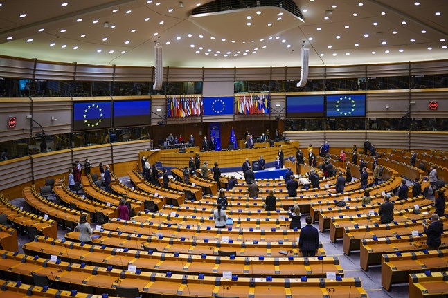 EU-parlamentets ledamöter ska debattera och rösta om sin syn på de planerade vaccinpassen som ska underlätta resandet efter coronapandemin. Arkivfoto.