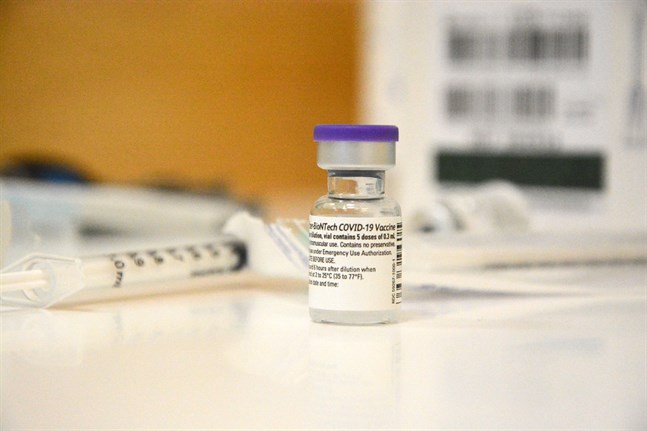Som bäst kan alla som fyllt 50 år samt yngre som hör till en riskgrupp boka tid för vaccinering.
