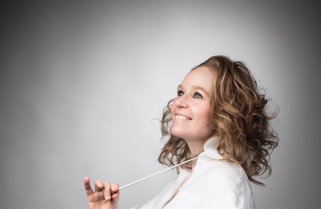 Dirigenten Maria Itkonen har lett ensembler som Tampere Filharmonia, Joensuu stadsorkester och Tampere Raw. Nu gästar hon Vasa.