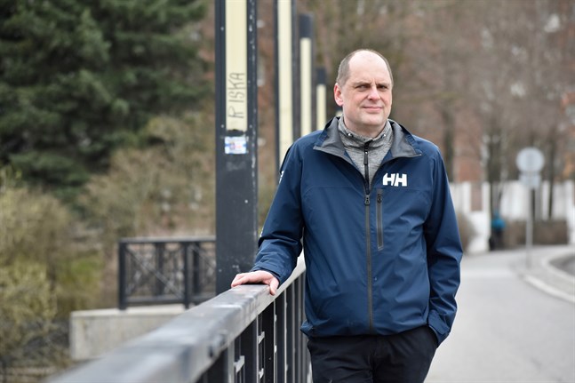 Enligt Karlebys utvecklingsdirektör Jonne Sandberg har Jakobstad och Vasa lyckats bättre i fråga om att skapa ett mångkulturellt näringsliv. – Våra storföretag inom den kemiska industrin har en del internationell arbetskraft men i det stora hela har Karleby varit självförsörjande i fråga om arbetskraft. Men vill staden växa snabbare måste vi locka nya invånare med utländsk bakgrund.