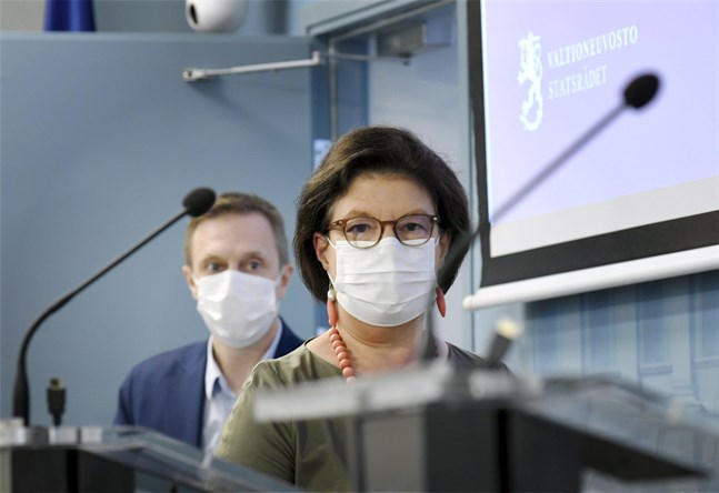 Direktör Pasi Pohjola och strategidirektör Liisa-Maria Voipio-Pulkki vid Social- och hälsovårdsministeriets deltog i ministeriets och Institutet för hälsa och välfärds återkommande coronavirusinfo på torsdagen.
