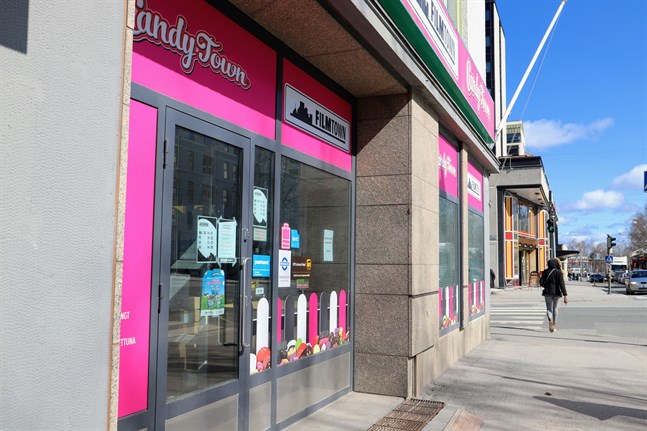Filmtown finns kvar i hörnet av Storalånggatan och Vasaesplanaden till 31 maj.