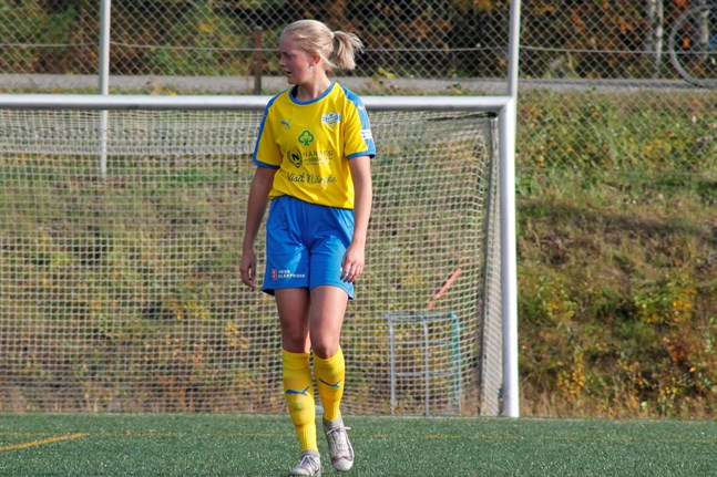 Matilda Sundlin gjorde ett mål då Krafts damer tog försäsongens första seger.