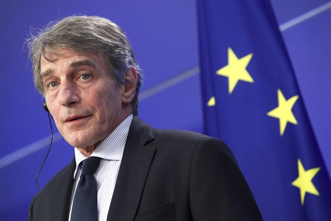 Europaparlamentets talman David Sassoli är en av åtta EU-medborgare, däribland en svensk, som belagts med inreseförbud av Ryssland. Nu kallar EU-kommissionen Rysslands EU-ambassadör till ett möte.