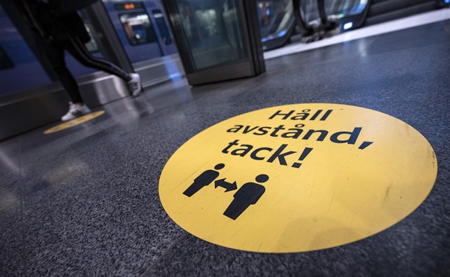 Regeringen har infört en rad åtgärder för att få oss att hålla avstånd och få ner smittan. Arkivbild.