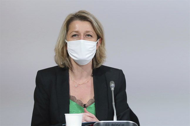 Frankrikes miljöminister Barbara Pompili gläds över en ny klimatlag. Arkivbild.