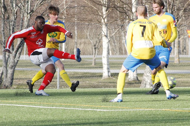 Sportings Junior Oyono var planens piggaste spelare i derbyt mot Kraft. Men han, liksom hela Sporting, tröttnade i andra halvlek.