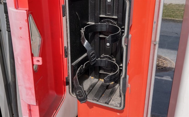 Någon har stulit brandsläckaren vid bensinstationen i Sundom.