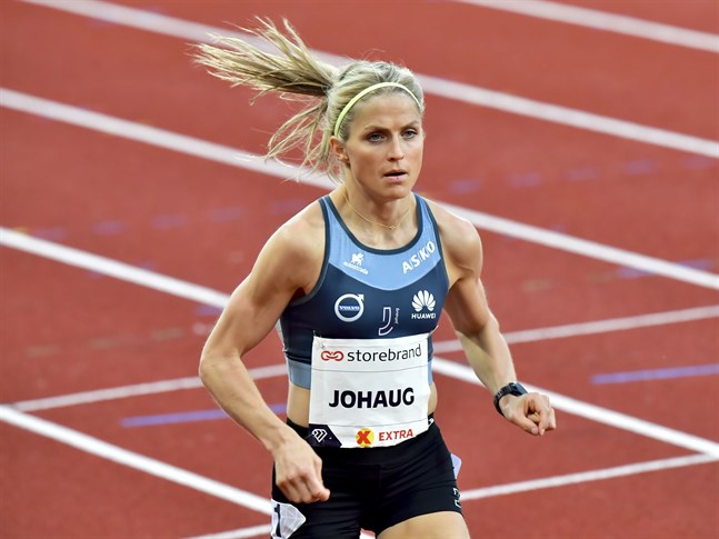 Therese Johaug satsar på att nå OS-gränsen på 10 000 meter.