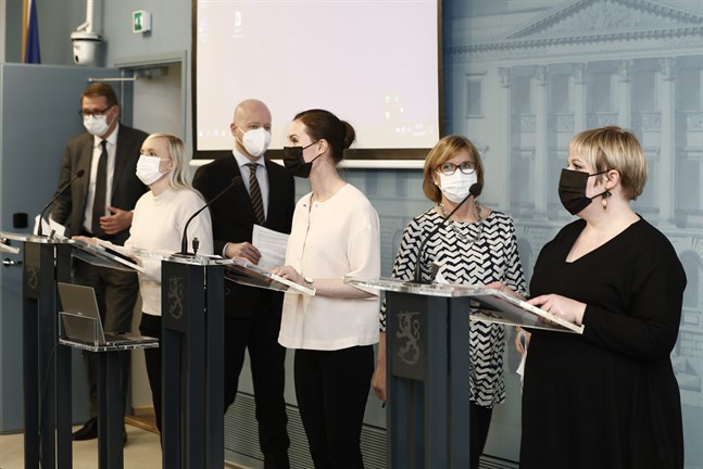 Finlands regering, här representerad av (från vänster) Matti Vanhanen, Maria Ohisalo, Jussi Saramo, Sanna Marin, Anna-Maja Henriksson och Annika Saarikko gav kulturbranschen ytterligare ett negativt besked i form av minskade statliga medel.
