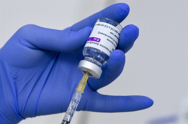 Skribenten är osäker inför andra dosen av Astra Zenecas vaccin.