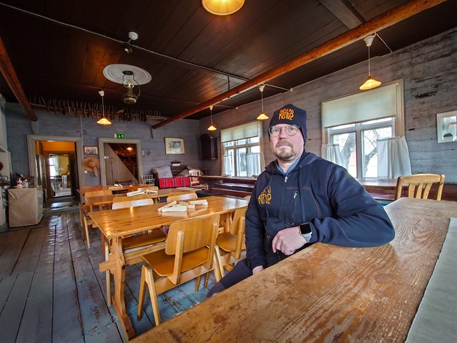 Krögaren Jani Kettunen tänker blåsa liv i Kronofogdegården i Karleby på nytt. Gästgiveriet som han kallar det kommer att erbjuda traditionell och modern mat samt piknik-korgar för besökarna.
