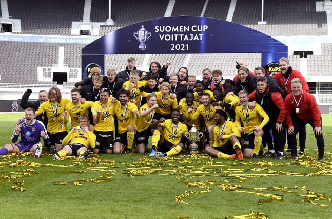 KuPS fick lyfta cupbucklan på Olympiastadion på lördagen. Cupfinalen spelades utan publik