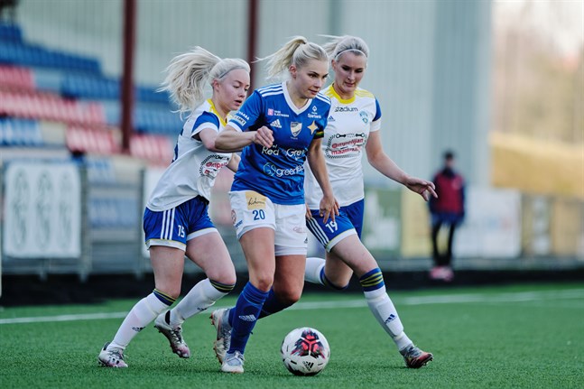 Vasa IFK:s premiär i Finlands cup har skjutits upp. Bilden är från en av lagets division 1-matcher förra säsongen.