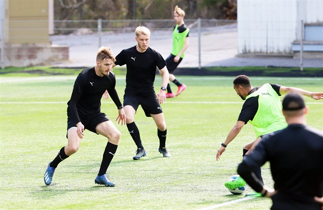 Mikko Pitkänen, Samuel Lindeman och Luqman Kassim fick återvända till normal gruppträning under onsdagen.