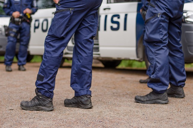 Polisen tömde tre parker i Helsingfors under natten till torsdagen. Arkivbild.