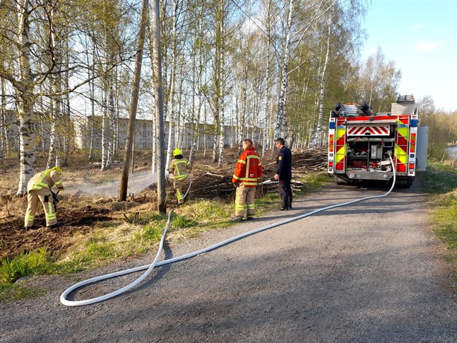 Brandkåren arbetade snabbt och elden var snart släckt.