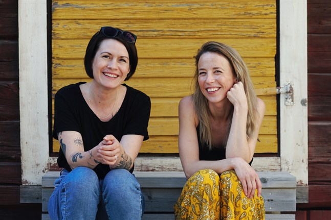 Annika Åman och Alexandra Mangs är taggade på filmatiseringen av "Projekt S". Filmen kommer att publiceras på Vasabladet, Sydin och Österbottens Tidning.