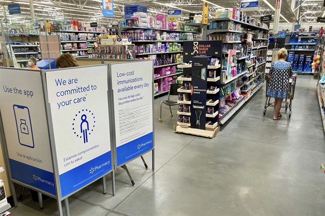 Walmart har meddelat att man ska lätta på munskyddsrestriktionerna. Arkivbild.