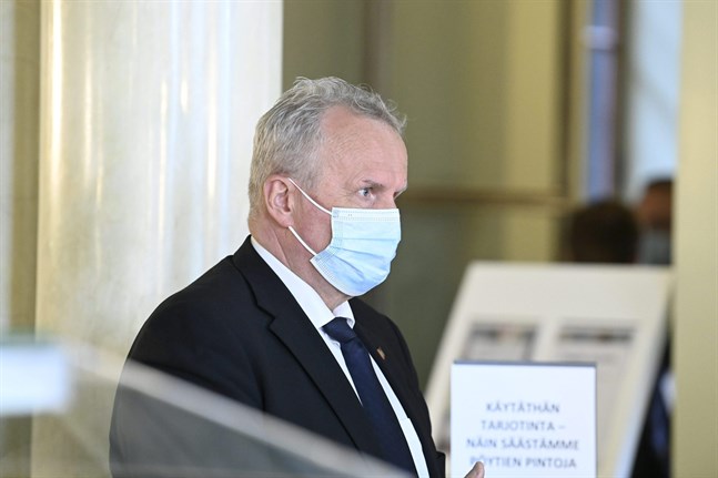 Hannu Hoskonen (C) blir av med posten som ordförande i riksdagens miljöutskott.
