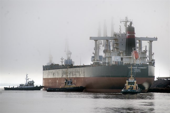 Southern Harmony i Karleby hamn 18 maj 2021. Den ska fyllas med järnoxid som ska till stålindustrin.