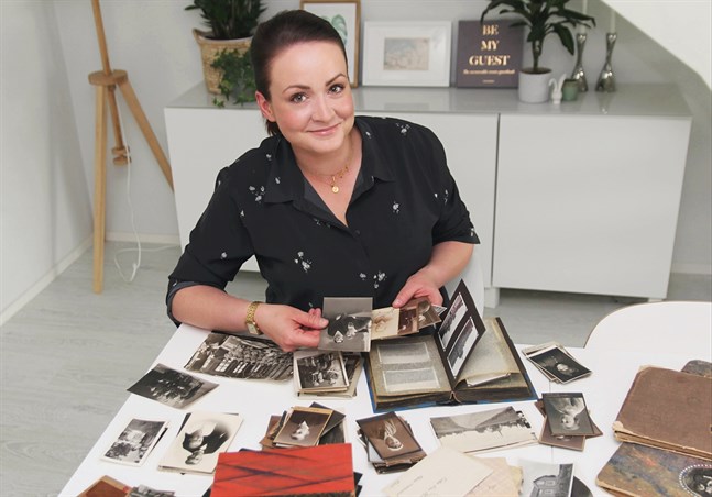 Evelina Wilson är uppvuxen i Korsholm och har släkt i Vörå. Nu försöker hon reda ut vem som finns på bilderna hon ärvt, och hoppas att allmänheten kan hjälpa.