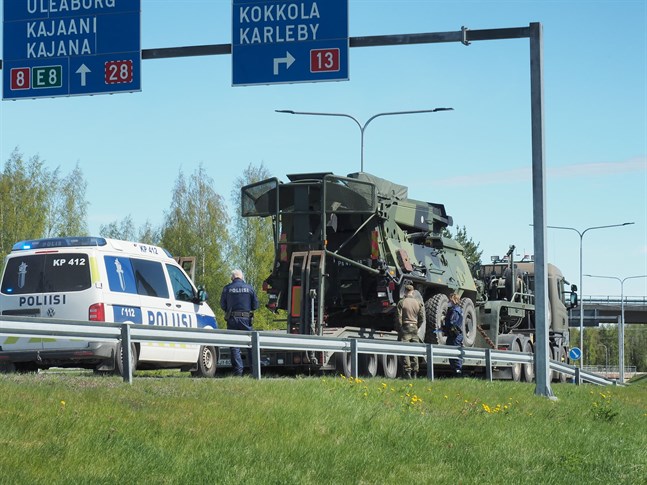 Ena parten i olyckan var en av försvarsmaktens lastbilar.