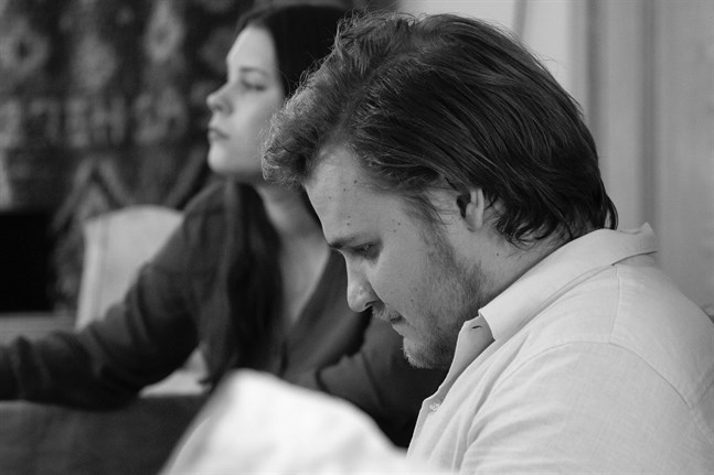 Elias Kovanko släpper en låt med Julia Andersson. Den heter "Things that might have been".