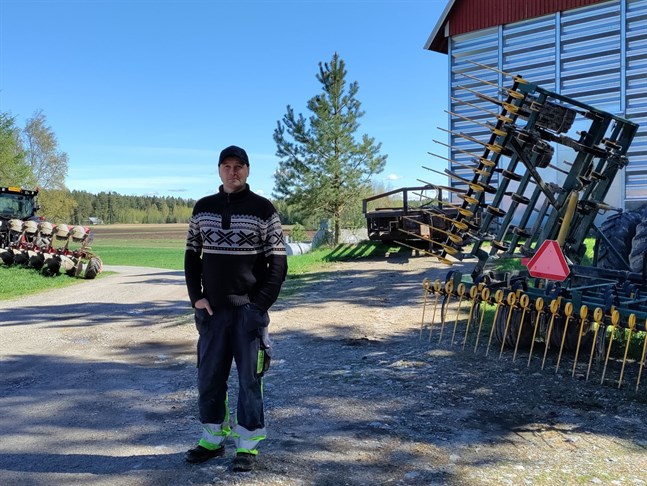 Robert Flén har hunnit så det mesta i vår redan. Han menar att det är svårt att veta från år till år hur man ska planera vårbruket bäst.