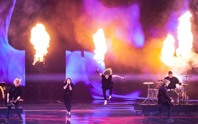 Blind Channel har hoppat upp i kampen i topplaceringarna i Eurovision song contest-finalen.
