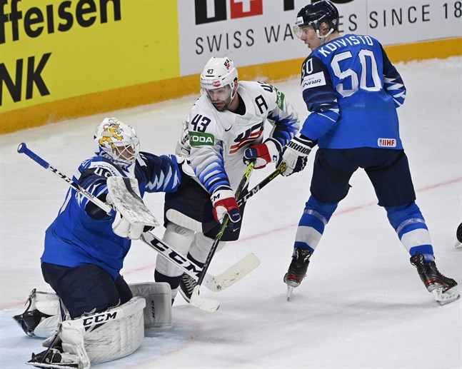 Målvakten Jussi Olkinuora bar det finländska laget till tre poäng. Det är värt en middag där lagkaptenen Marko Anttila står för notan.