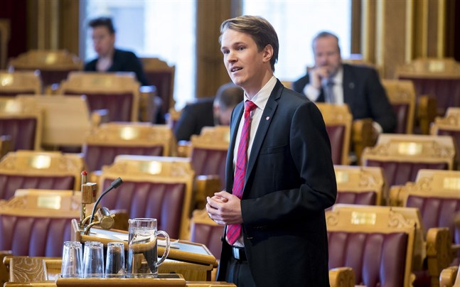 Stortingspolitikern Torstein Tvedt Solberg från Arbeiderpartiet vill inte gå före i vaccinationskön.